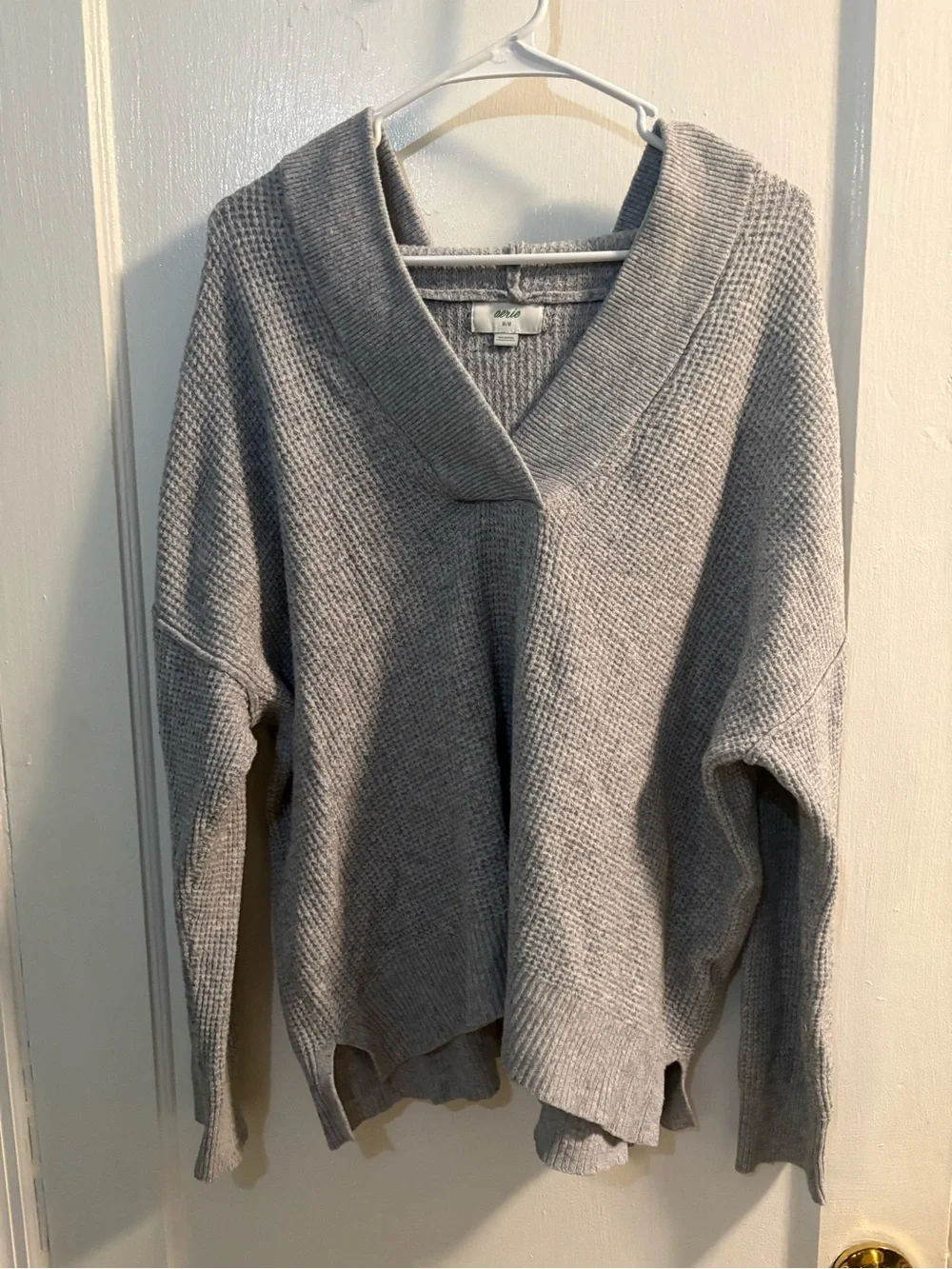 Aerie Cozy Gray V-Neck Women’s Sweater